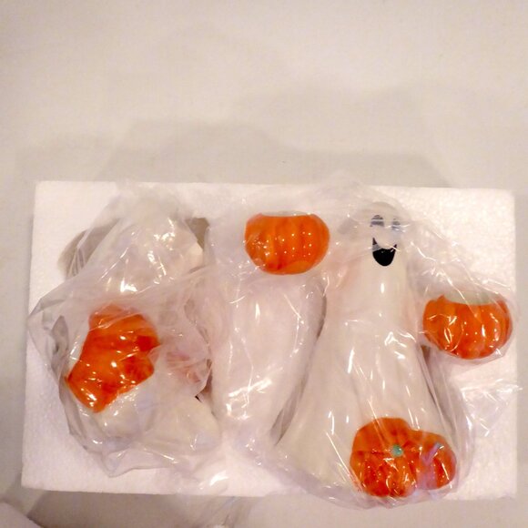 NEW 2004 FITZ & FLOYD HALLOWEEN CERAMIC SMILING GHOST TAPER CANDLE HOLDER SET - Picture 3 of 13